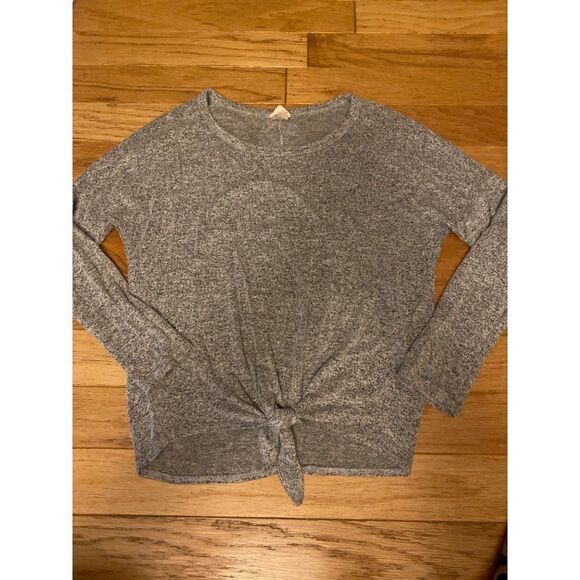 Caution to the Wind, women's soft grey long sleeve pullover with front knot - Picture 1 of 8